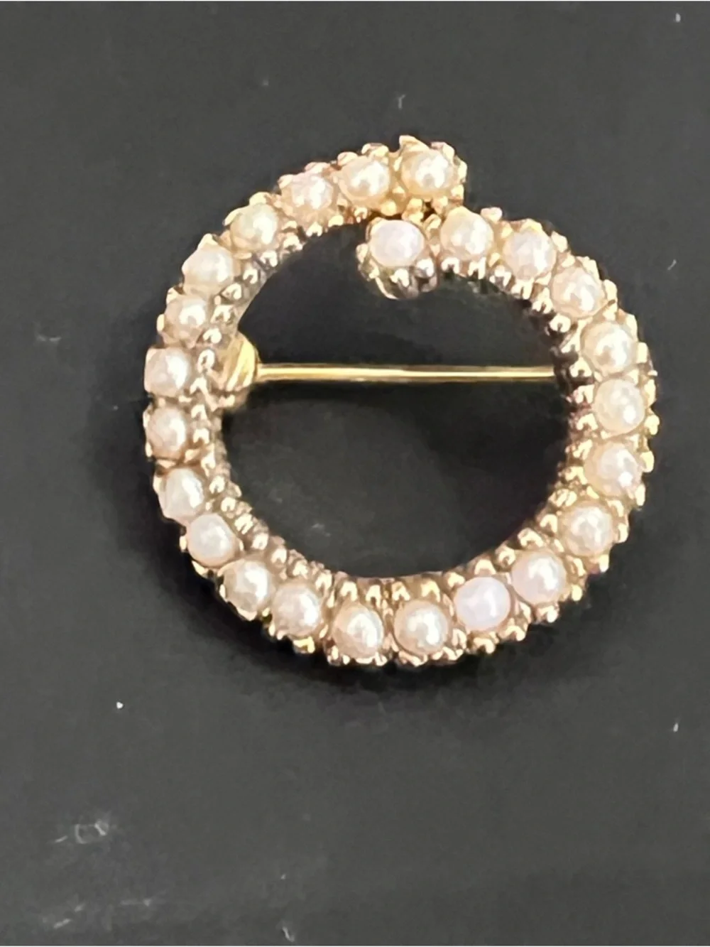 Gold Pearl Circle Brooch Classic Women's Jewelry